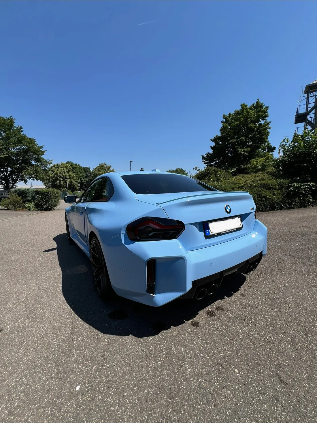 BMW M2 in Zandvoort Blau mit spiegelndem Lack nach der Aufbereitung