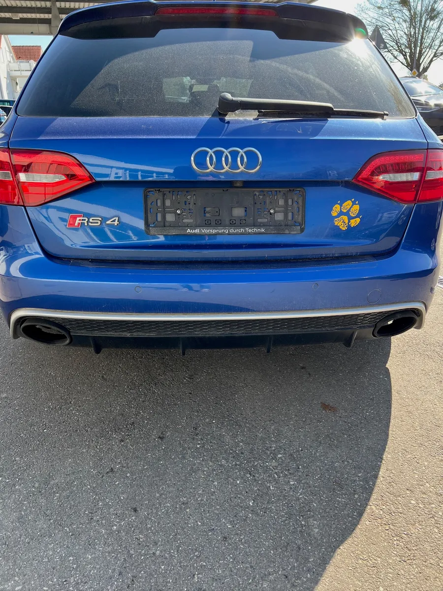 Verschmutztes Heck eines Audi RS4 Avant vor der Außenaufbereitung
